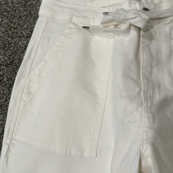 Nwt Judy Blue tie waist with snap and zip. Large pockets and cuffed hem. So cute - Picture 4 of 8